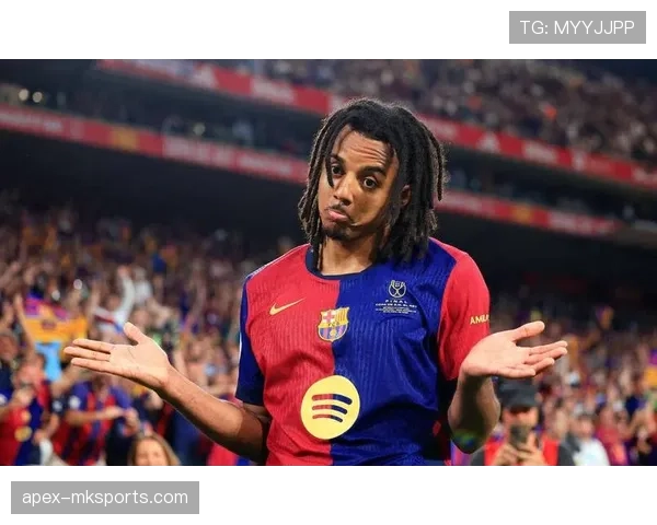 足球巨星最新亮相展现非凡魅力，球迷热议其出色表现