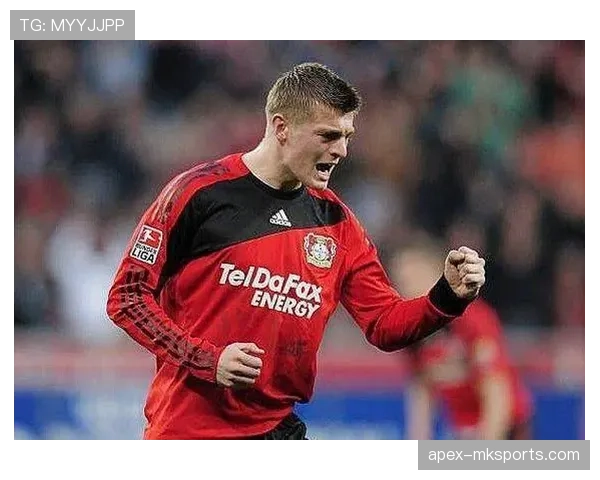 罗德里与克罗斯出球能力对比:组织核心的结构差异在哪? 罗德里与克罗斯出球能力对比:组织核心的结构差异在哪?